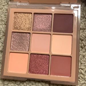 Huda sand haze palette